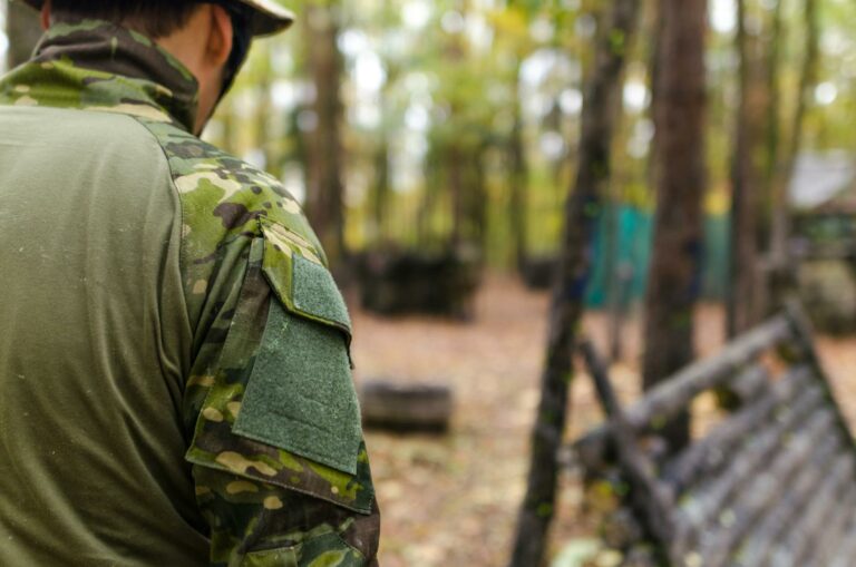 Combat Shirt czy Bluza – co wybrać pod kamizelkę?